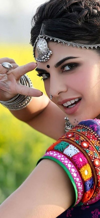Fond d'écran iPhone Model In Indian Dress