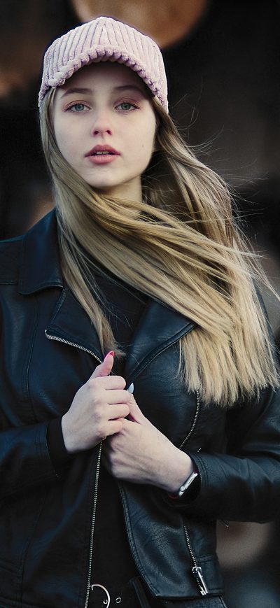 Fond d'écran iPhone Girl Leather Jacket 4k