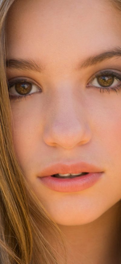 Fond d'écran iPhone Mackenzie Ziegler 5k