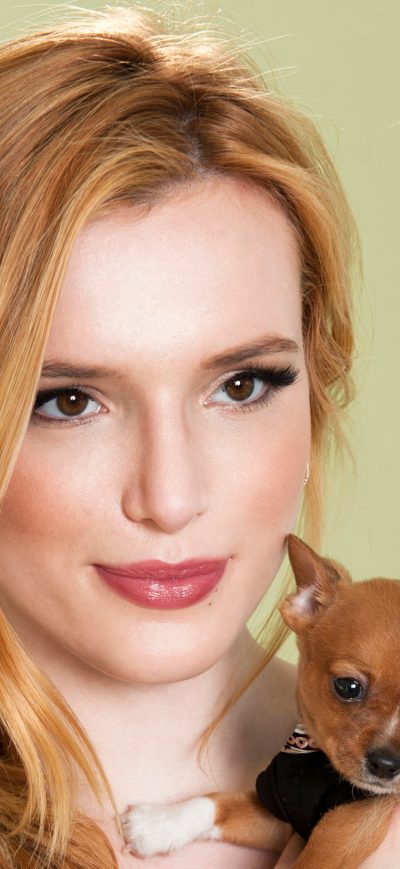 Fond d'écran iPhone Bella Thorne With Dog