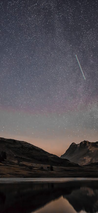 Fond d'écran iPhone Mountain Range Reflection Shooting Stars 8k