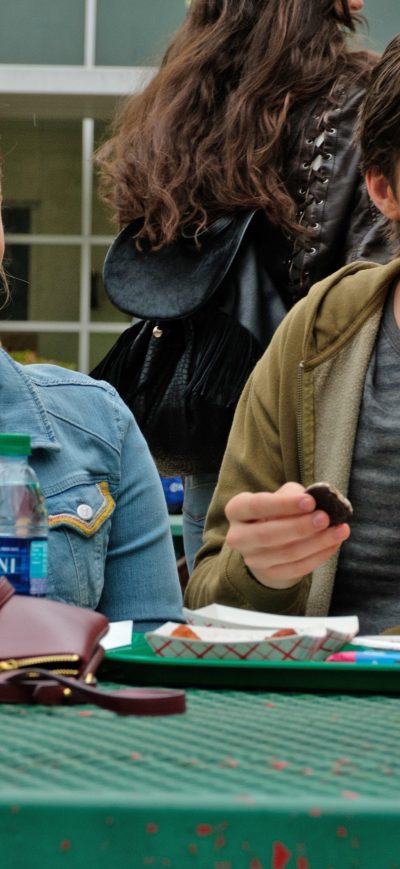 Fond d'écran iPhone Katherine Langford In Love Simon 2018 Movie