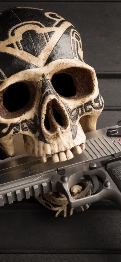 Fond d'écran iPhone Skull Pistol 5k