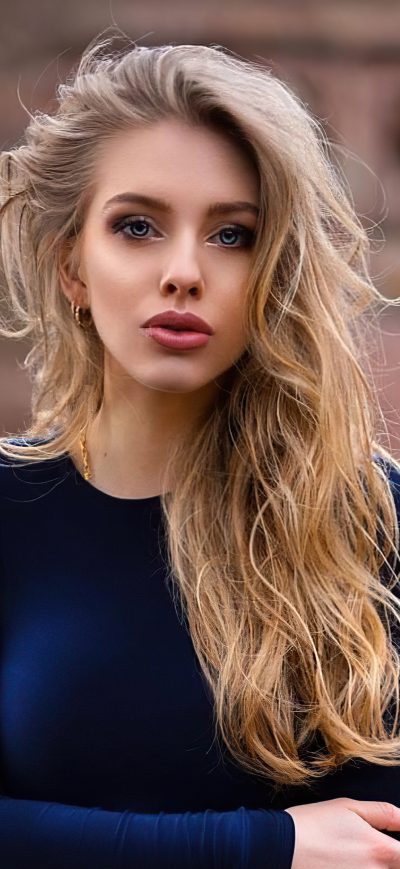 Fond d'écran iPhone Alexa Breit Blonde In Blue Dress 4k
