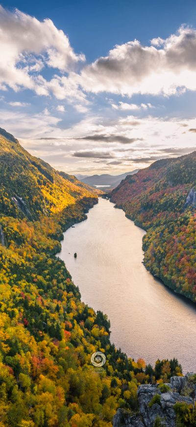 Fond d'écran iPhone Adirondack Mountains River Clouds Trees 5k