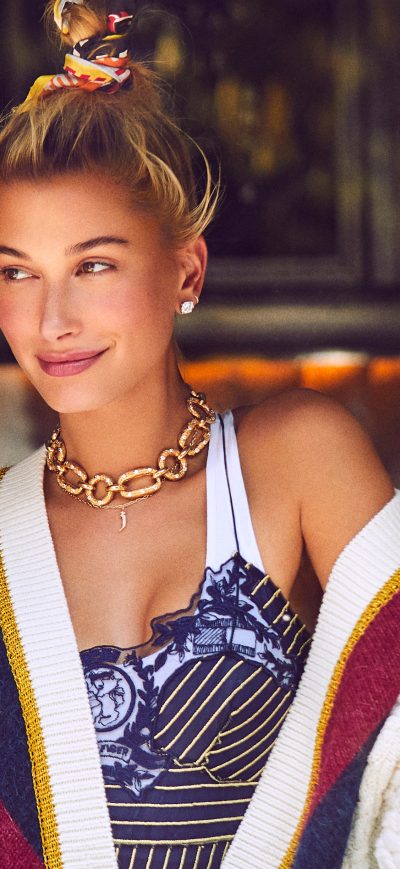 Fond d'écran iPhone Hailey Baldwin Harper Bazaar 2018 5k