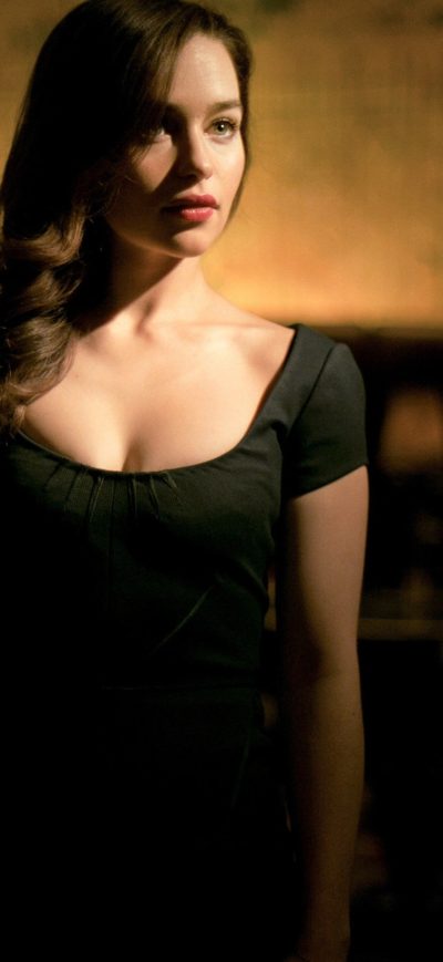 Fond d'écran iPhone Emilia Clarke Cleavage