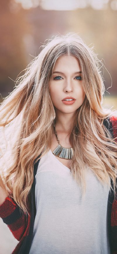 Fond d'écran iPhone Blonde Girl Sunbeams Mood 4k