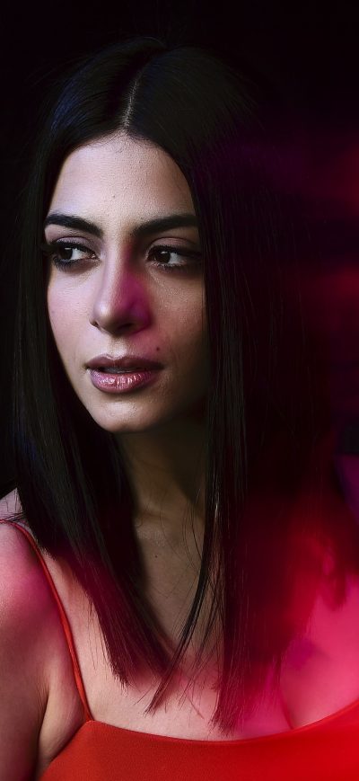 Fond d'écran iPhone Emeraude Toubia 2018 Photoshoot