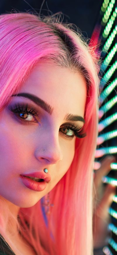 Fond d'écran iPhone Girl Pink Hair Lip Pierced 4k