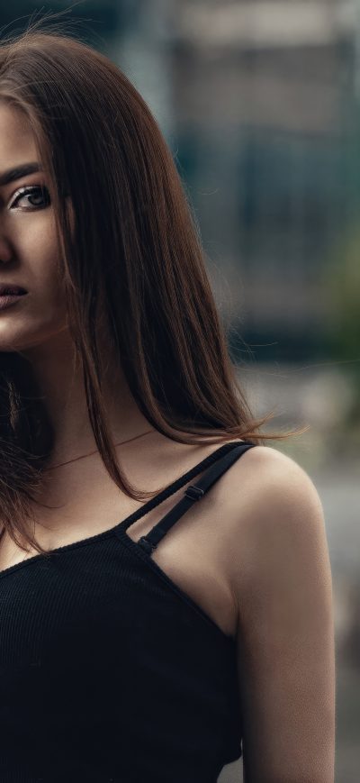 Fond d'écran iPhone Girl Black Top Outdoors 5k
