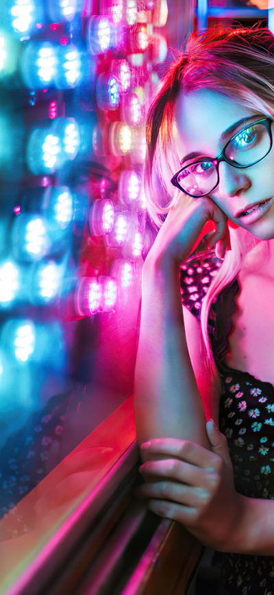 Fond d'écran iPhone Girl Lights Outdoor 4k