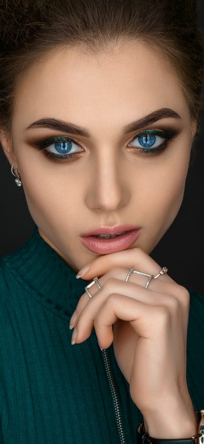 Fond d'écran iPhone Blue Eyes Girl Closeup Portrait