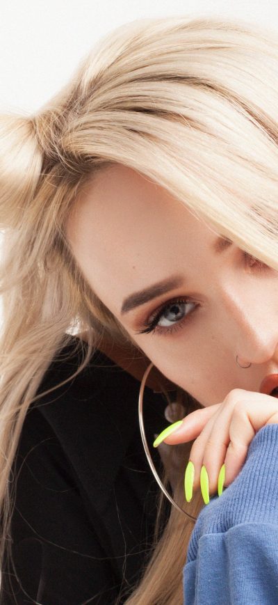 Fond d'écran Kim Petras 4k sur iPhone