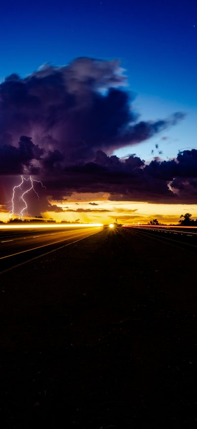 Fond d'écran iPhone Thunder Storm Lightning Highway Light Trails 5k