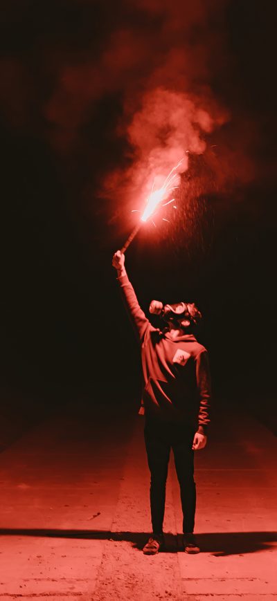 Fond d'écran iPhone Man Lightning Flare In Cave