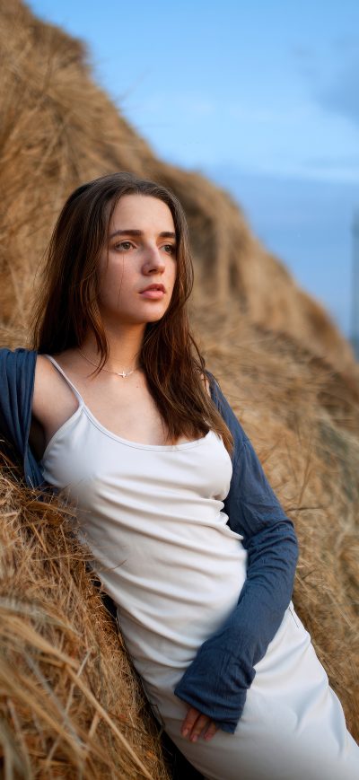 Fond d'écran iPhone Women Brunette Model Farm