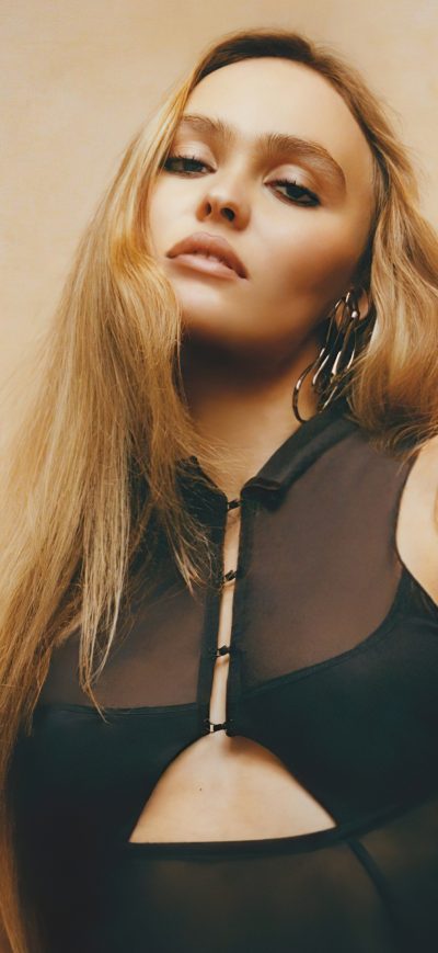 Fond d'écran iPhone Lily Rose Depp Wonderland Magazine 4k