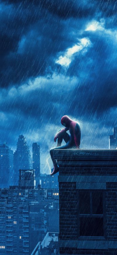 Fond d'écran iPhone Spiderman Sitting On City Rooftop In Rain