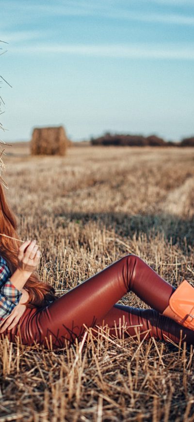 Fond d'écran iPhone Redhead Women Outdoors In Leather Pants