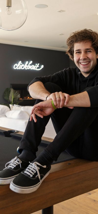 Fond d'écran iPhone David Dobrik 5k 2020