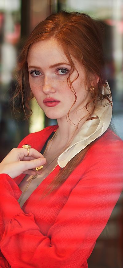 Fond d'écran iPhone Red Head Dress 4k