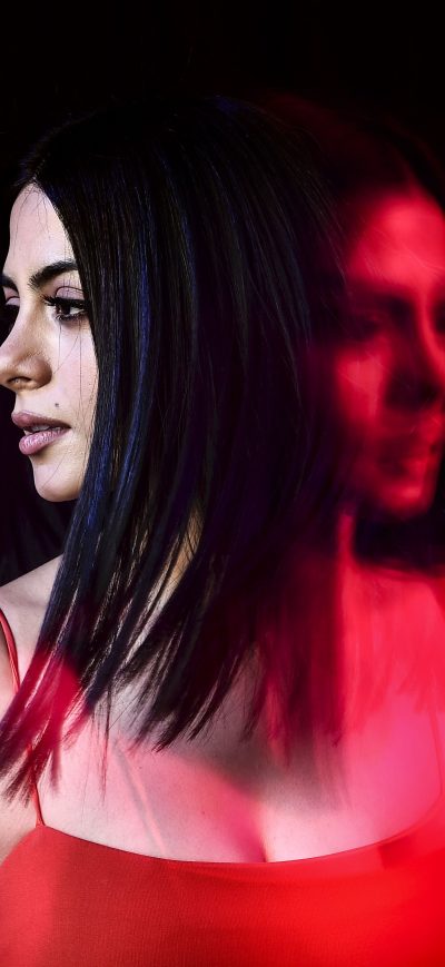 Fond d'écran iPhone Emeraude Toubia Photoshoot 4k