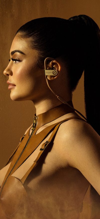 Fond d'écran Kyliejenner Balmain 5k sur iPhone