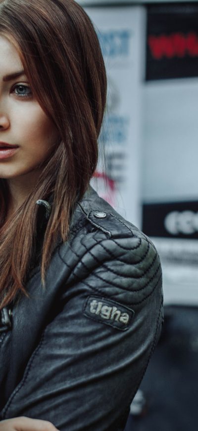 Fond d'écran iPhone Women Brunette Leather Jackets