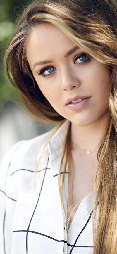 Fond d'écran iPhone Kristina Bazan Long Hairs