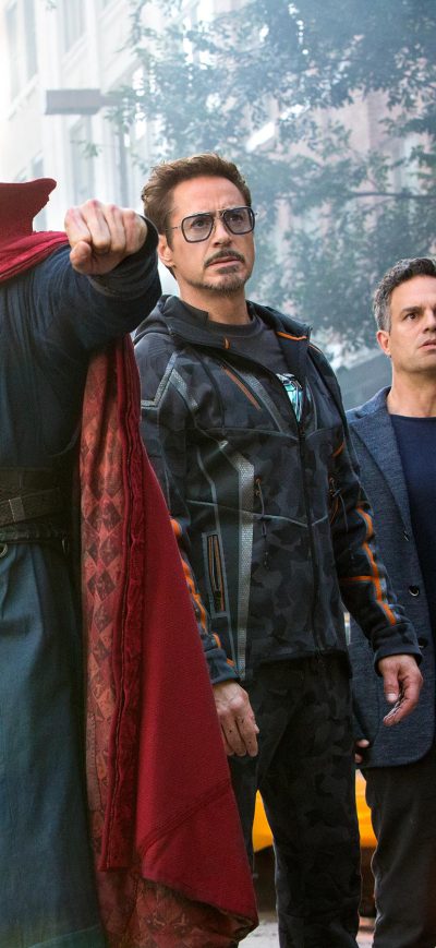 Fond d'écran iPhone Doctor Strange Stark Wong And Banner In Avengers Infinity War 2018