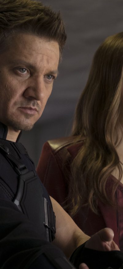Fond d'écran iPhone Hawkeye And Scarlet Witch In Captain America Civil War