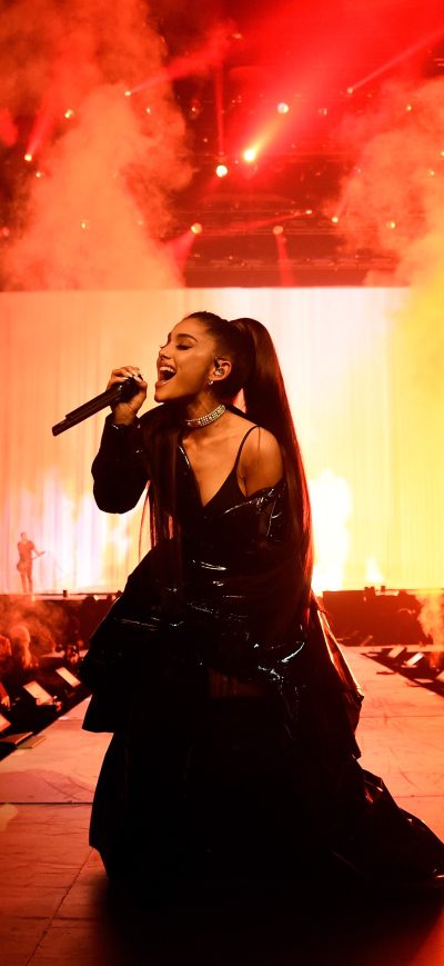 Fond d'écran iPhone Ariana Grande Live Performance On Stage