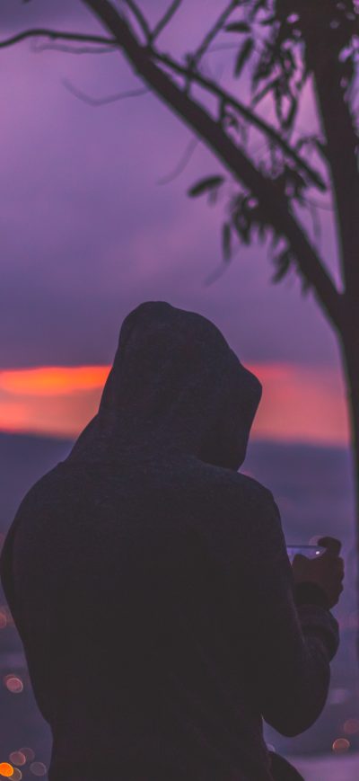Fond d'écran iPhone Person In Hoodie Dark Evening Silhouette 5k