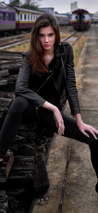 Fond d'écran iPhone Leather Jacket Black Clothing Brunette