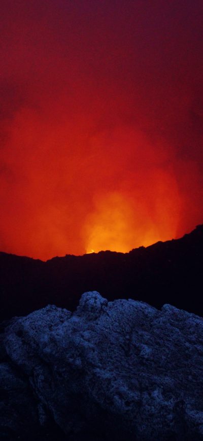 Fond d'écran iPhone Volcano Dark Red 4k