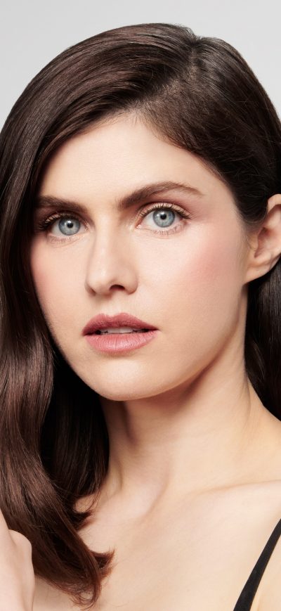 Fond d'écran iPhone Alexandra Daddario 5k 2023