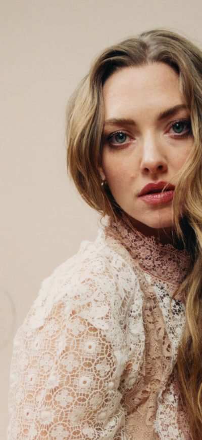 Fond d'écran iPhone Amanda Seyfried 5k 2023