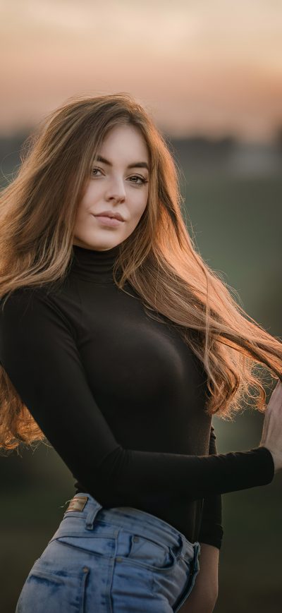 Fond d'écran iPhone Black Top Brunette Girl 4k