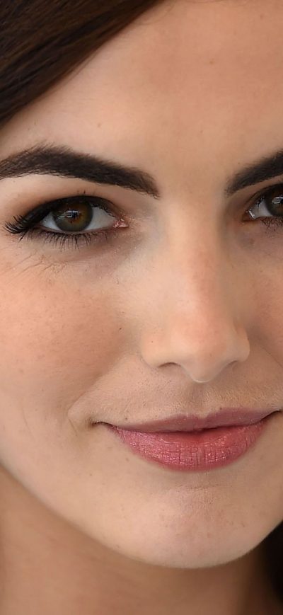 Fond d'écran iPhone Camilla Belle 2018