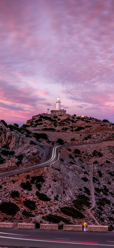 Fond d'écran iPhone Lighthouse On Hillside Road