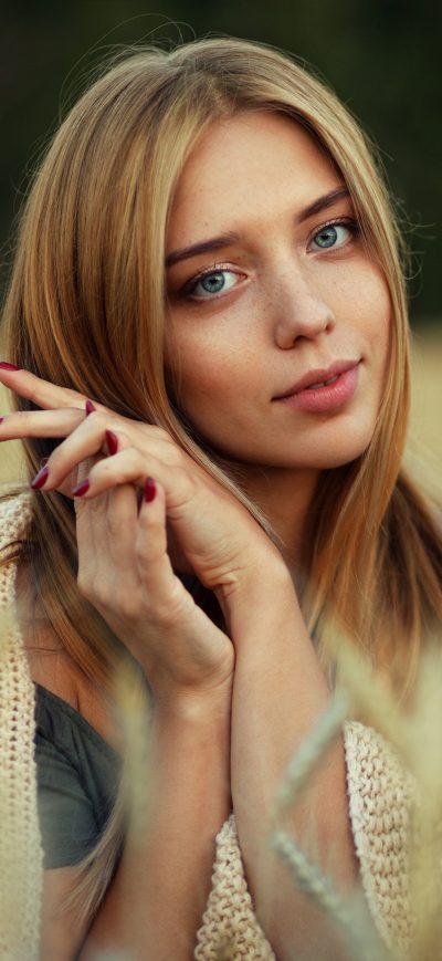 Fond d'écran iPhone Girl Field Nature Outdoor 4k