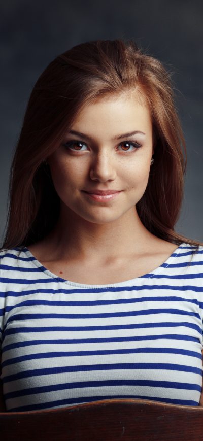 Fond d'écran Girl Brown Eyes 4k sur iPhone