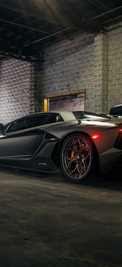 Fond d'écran iPhone Lamborghini Aventador SVJ Back Fire
