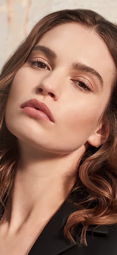 Fond d'écran iPhone 4k Lily James Harpers Bazaar 2020