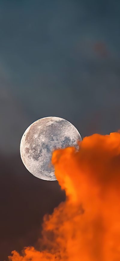 Fond d'écran iPhone Moon Covered In Clouds 5k