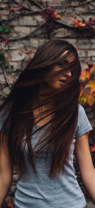 Fond d'écran iPhone Model Girl Hairs On Face