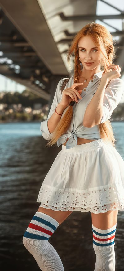 Fond d'écran iPhone Redhead Girl Skirt Outdoor 4k