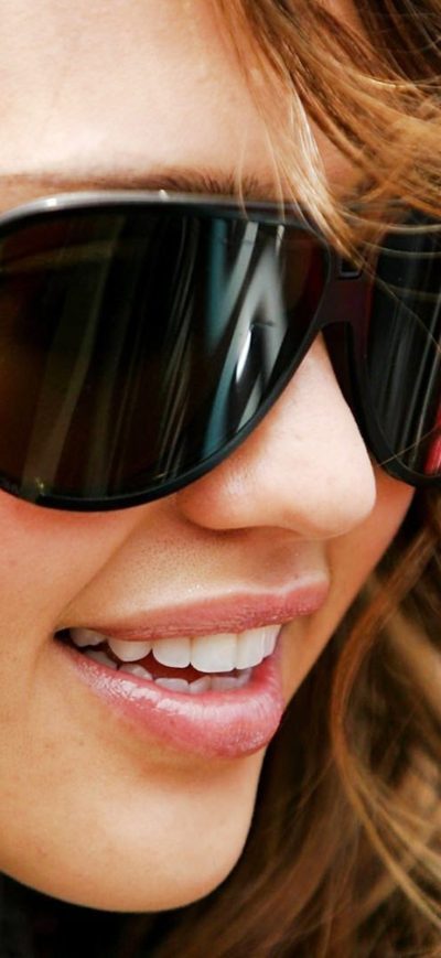 Fond d'écran iPhone Jessica Alba Wearing Glasses