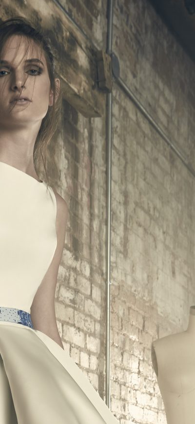 Fond d'écran iPhone Model In Sareh Nouri Dress